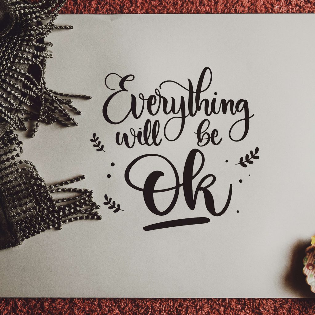 Wykaligrafowany napis "Evertyhing will be ok" 