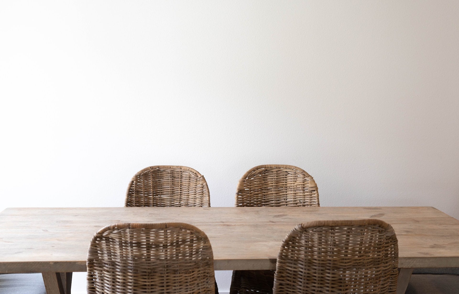 Handmade Dining Tables – Adding a Personal Touch to Your Dining Room